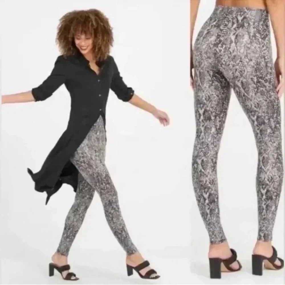 Spanx Faux Leather Snake Shine Leggings in Grey Snake size small